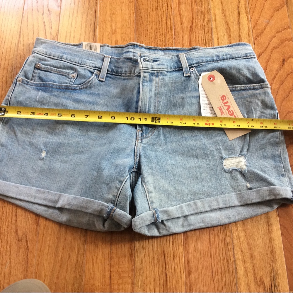 Levi’s Distressed Shorts - Picture 5 of 8